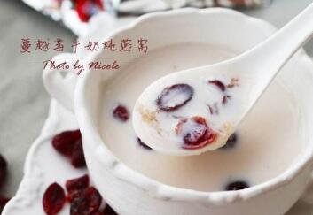 蔓越莓牛奶炖燕窝