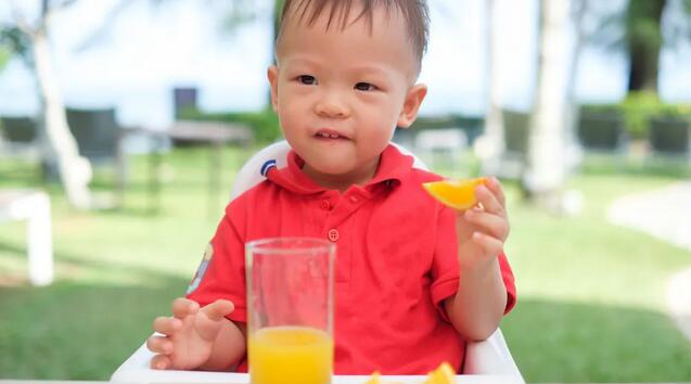 宝宝喝奶要喝到几岁才好，你真的知道吗？