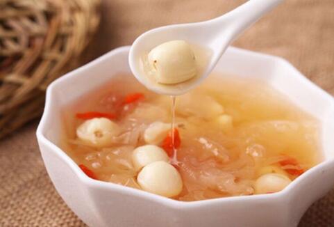 莲子银耳汤