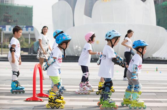 小孩学轮滑对骨骼影响 儿童学轮滑的危害