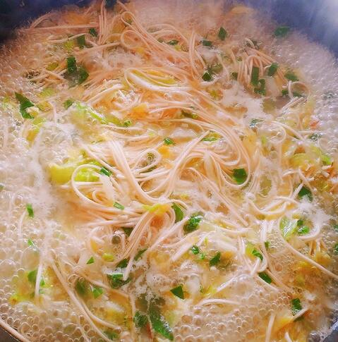 孕期怕感冒？不如来碗热汤面，轻松增强抵抗力