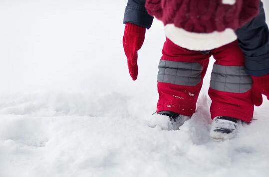 天冷就不让孩子出门？错！宅家才会影响孩子成长