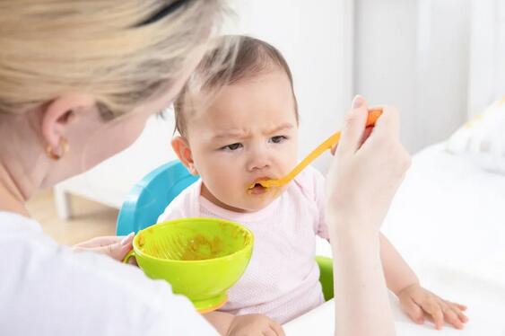 宝宝不爱吃饭怎么办？培养宝宝的自主进食能力