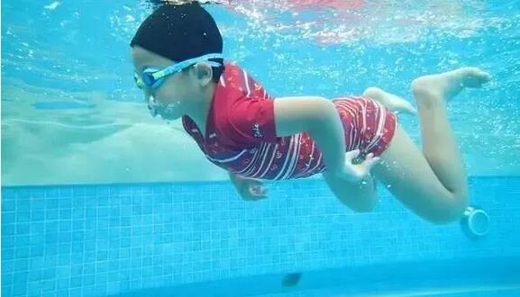 几岁适合学游泳 儿童学游泳注意事项