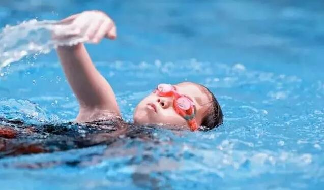 几岁适合学游泳 儿童学游泳注意事项